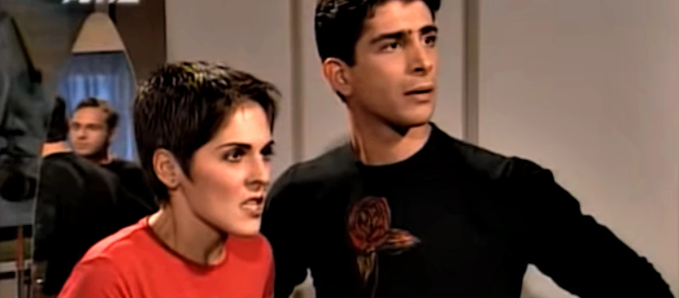 Η Αφροδίτη του «Άκρως Οικογενειακόν» έγινε ξανθιά και δεν έχει καμία σχέση με την κόρη του Θεοτοκάτου (φωτο)